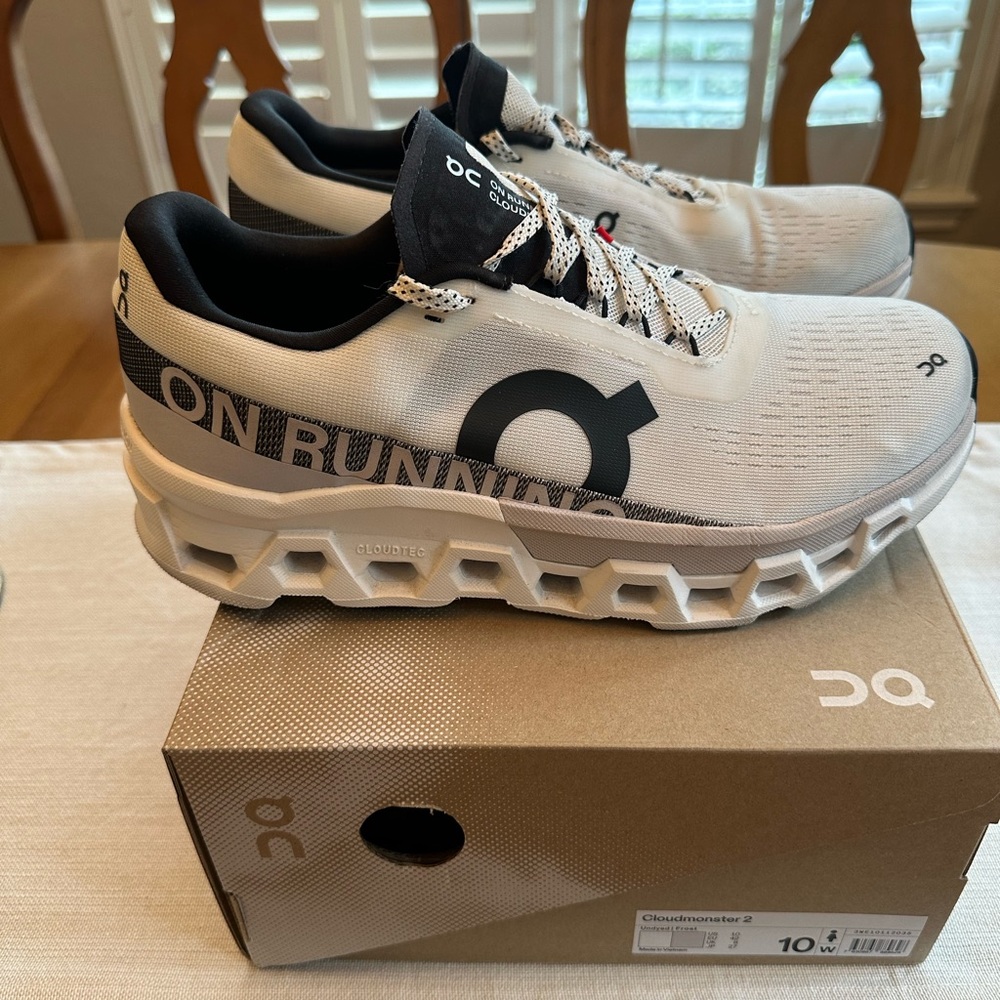 Women's On Cloudmonster 2 size 10